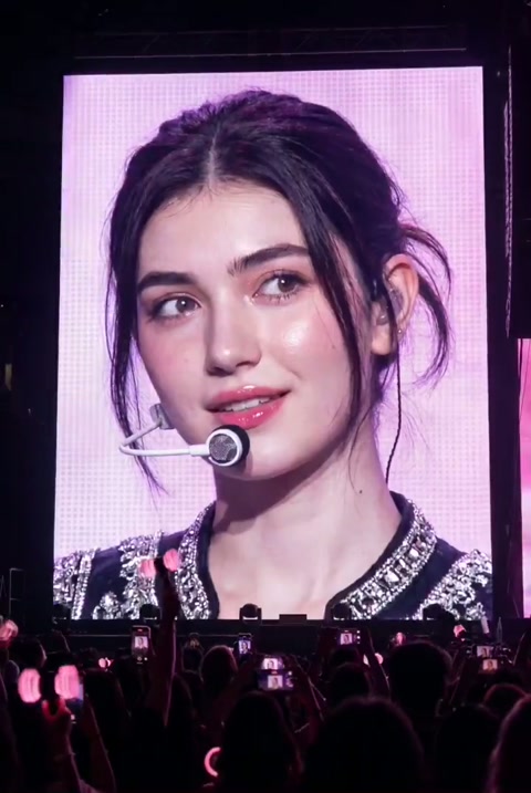 K-pop Idol Concert Screen