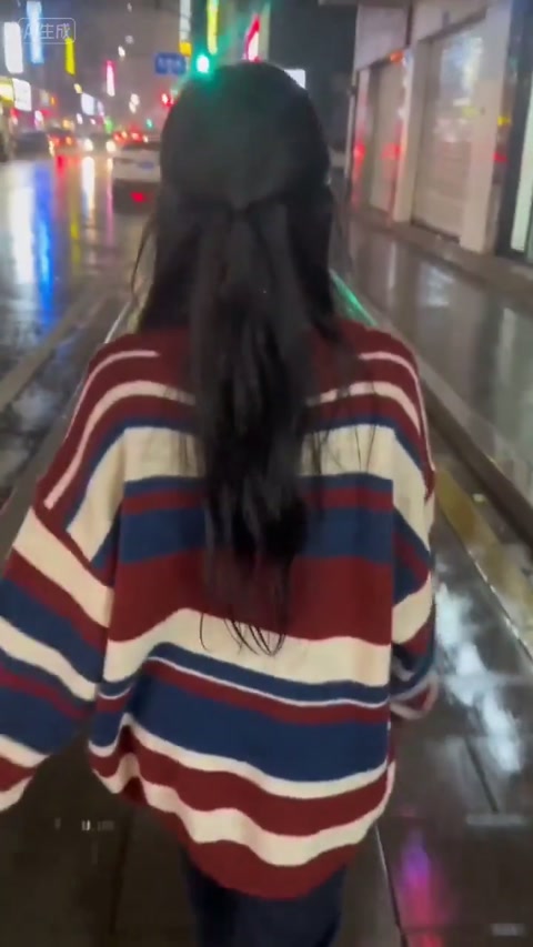 Shaky Smartphone Vlog Girl